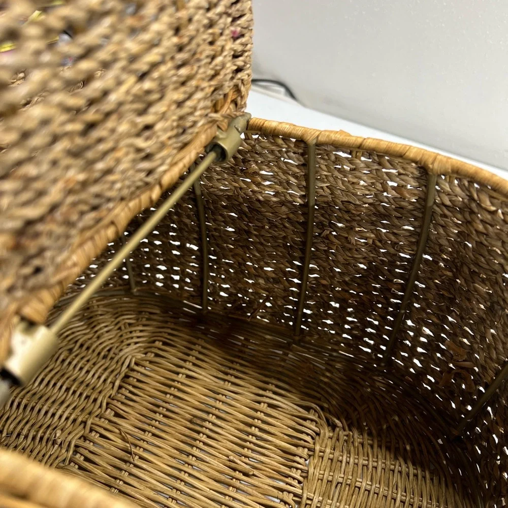 Vintage Double Lid Sewing Basket Woven Wicker Beautiful Condition - Picture 10 of 16